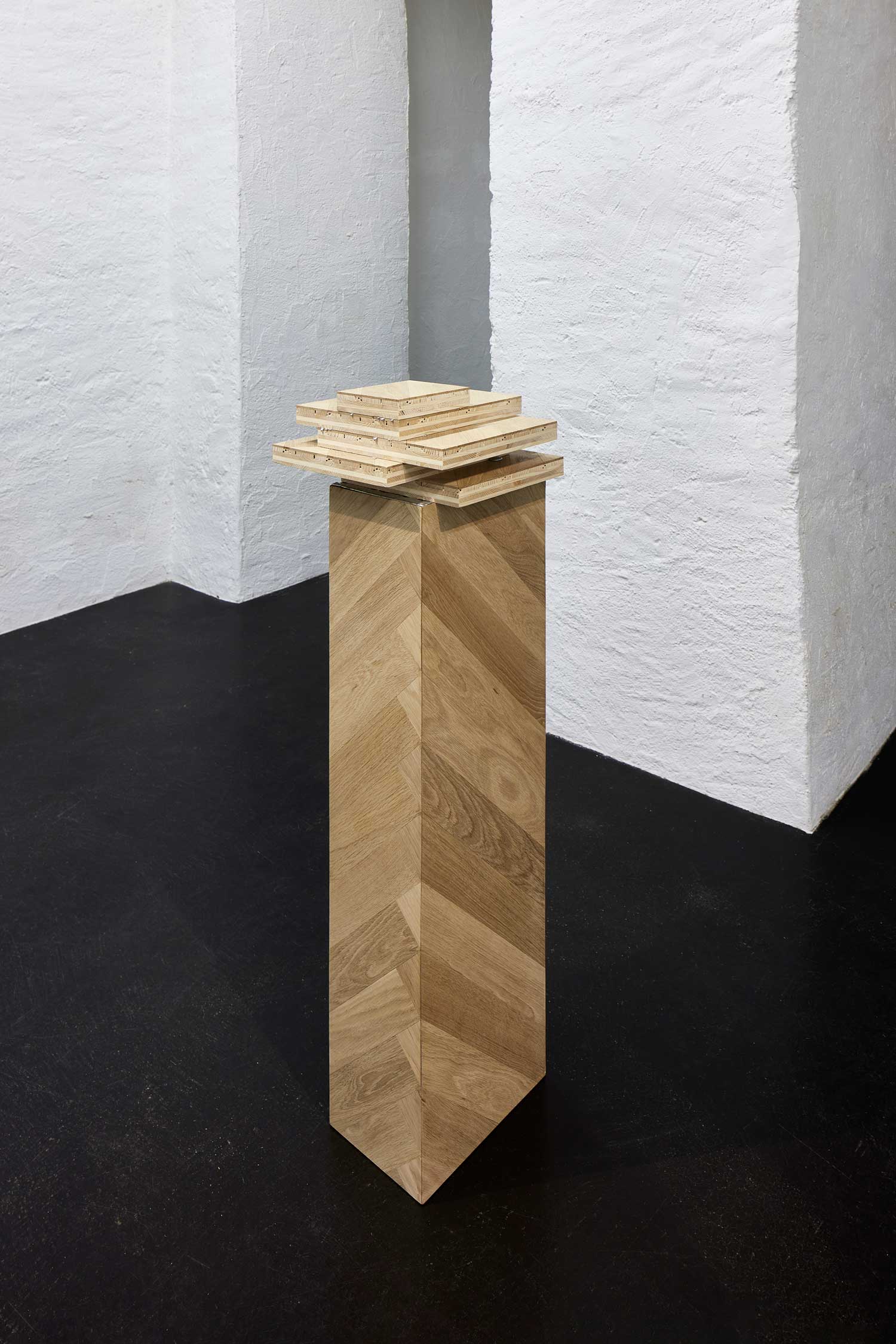 Luka Berchtold - tears of tin, 2021, 130 × 20 × 30 cm, herringbone parquet, tin / Künstlerhaus Bregenz (c) Angela Lamprecht