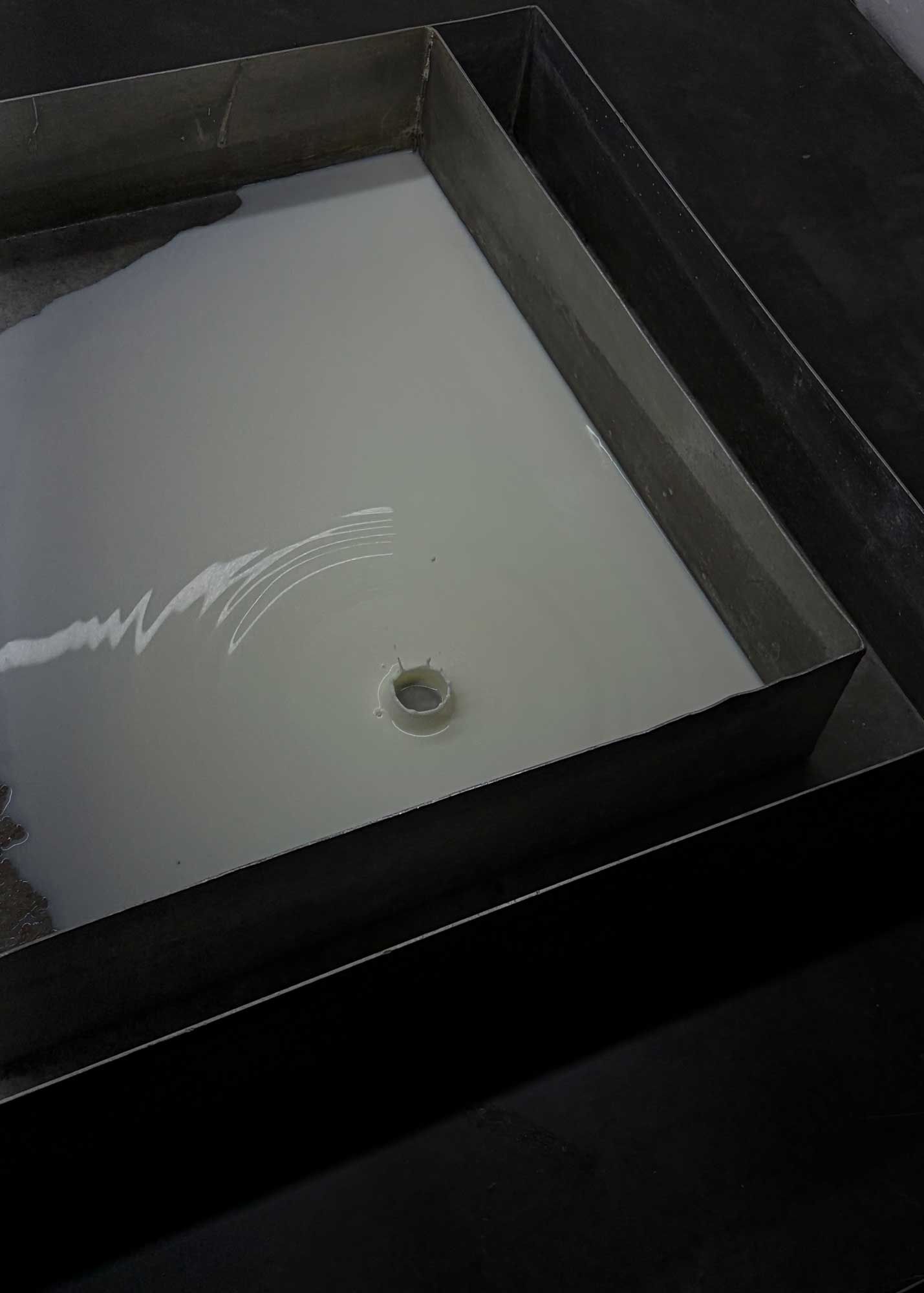 Luka Berchtold - drip drip drip (with Love from Harriet), 2026, 36 liters of melting frozen infant formula, 2 metal tubs, fan noise, letter (c) Luka Berchtold