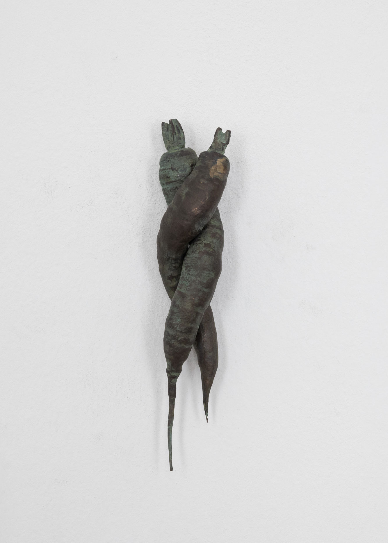 Luka Berchtold - Carrots, 2025, 22 × 6 × 5 cm, bronze (c) Eva Kelety