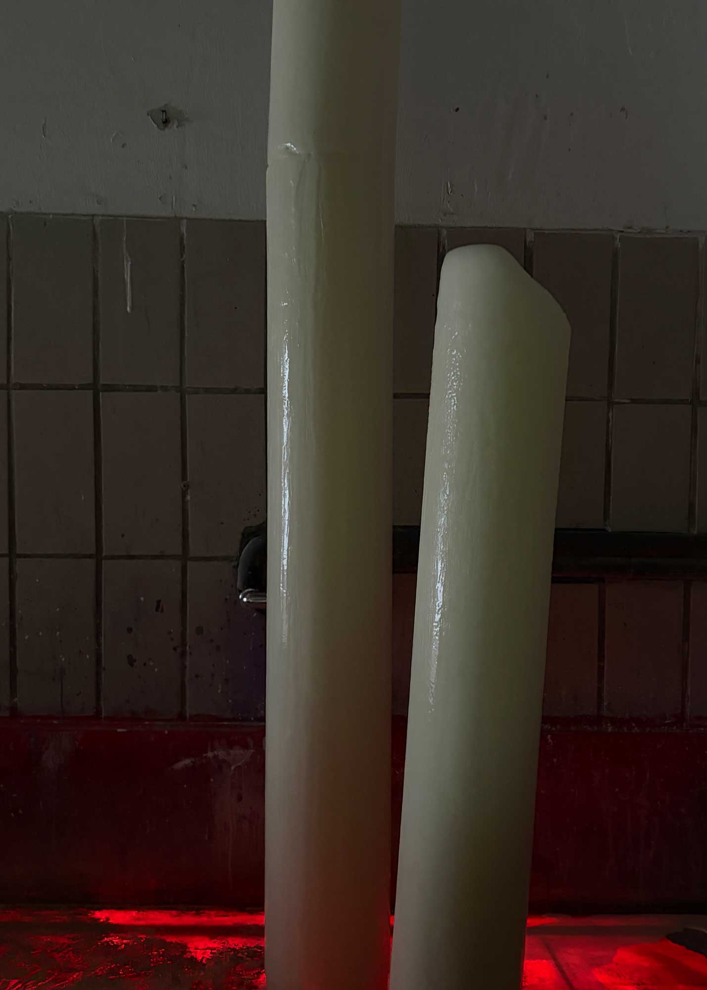 Luka Berchtold - drip drip drip (with Love from Harriet), 2026, 36 liters of melting frozen infant formula, 2 metal tubs, fan noise, letter (c) Luka Berchtold